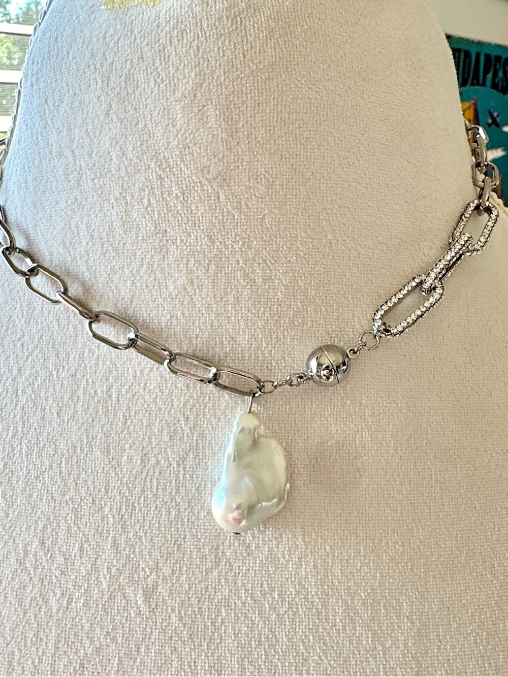 Chain Necklace with Baroque Pearl Pendant - Silver